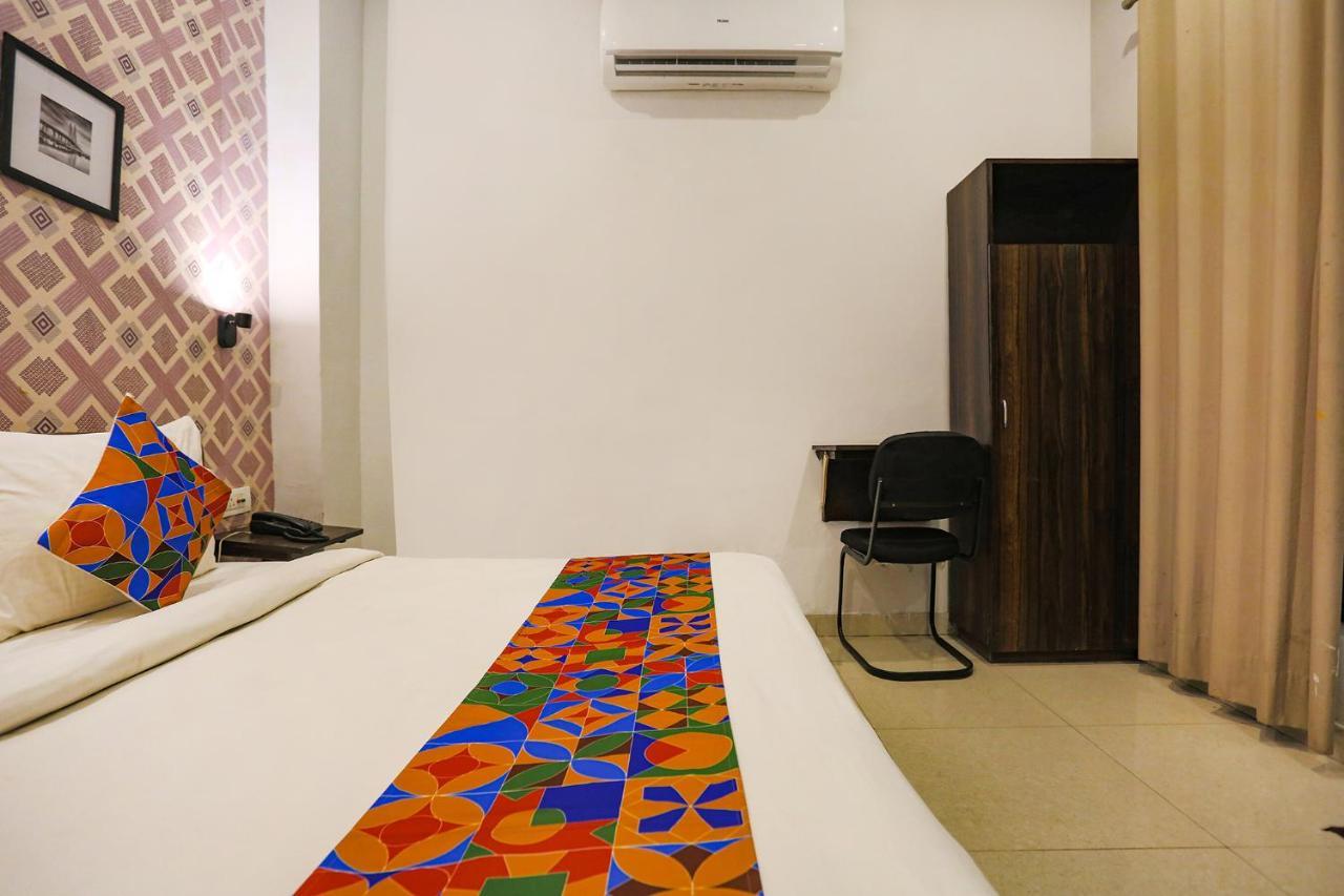 Fabhotel Novel Suites - Nr Yashobhoomi Convention Centre New Delhi Exterior photo